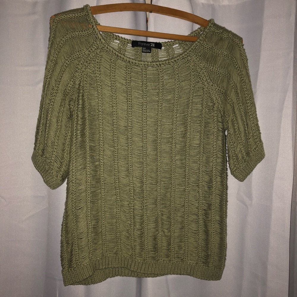 🦋 $5/$25 Olive crochet top